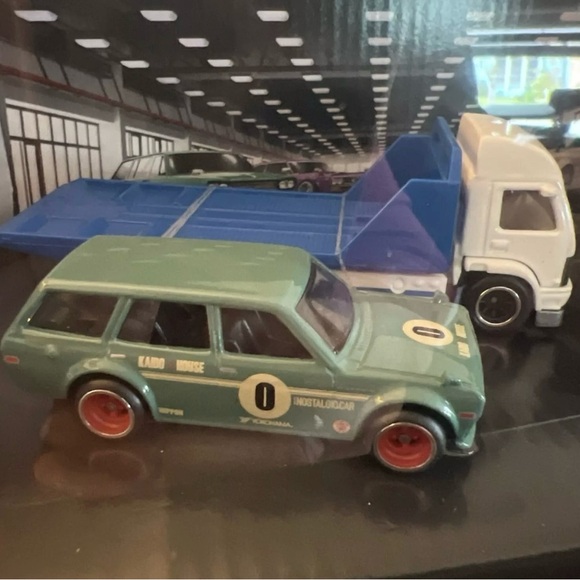 2020 HOT WHEELS PREMIUM~NISSAN 4 PIECE GARAGE DIORAMA BOX SET - Picture 7 of 13